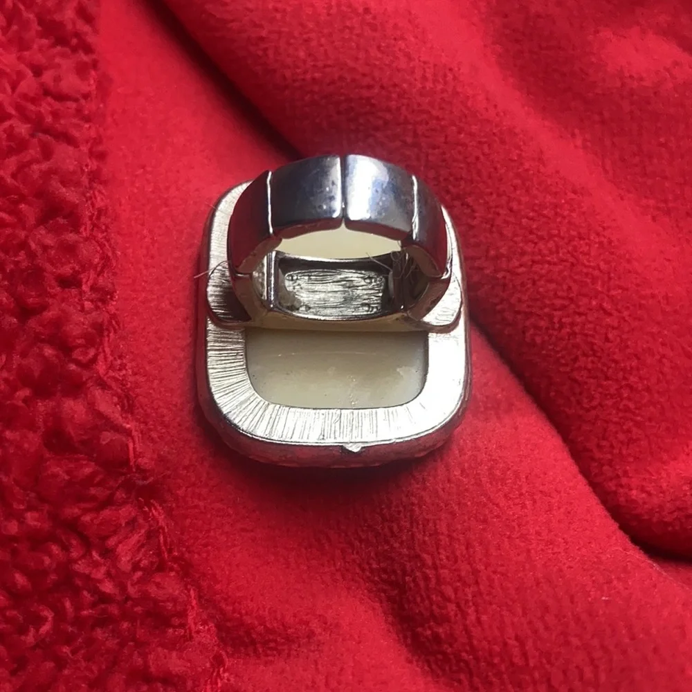 Oversized Ring - Picture 7 of 8